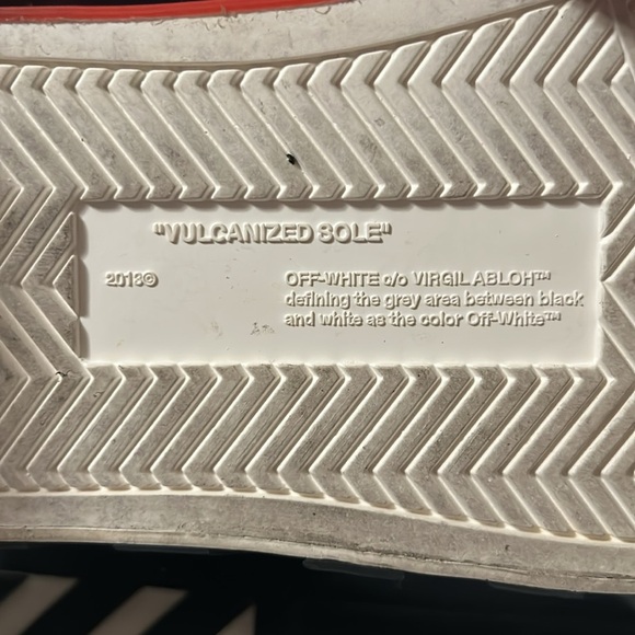 OFF White Virgil Abloh Low Vulcanized Black Sneakers. Nearly new. Size 45. - Picture 9 of 17